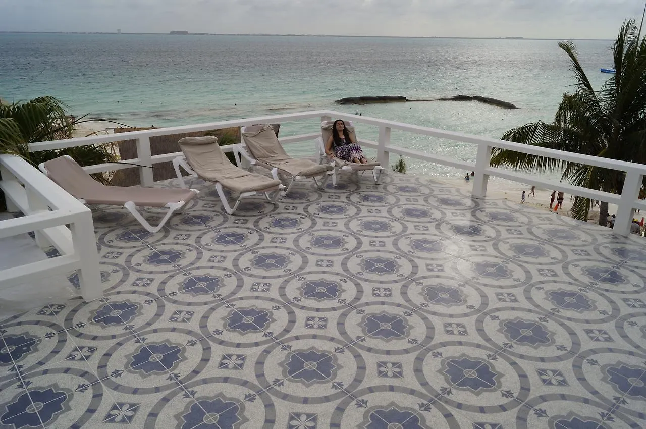 Chichis And Charlies Beachfront Hotel 女人岛 墨西哥