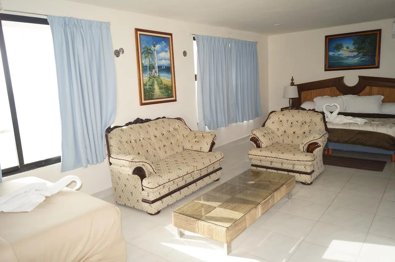 Chichis And Charlies Beachfront Hotel Isla Mujeres