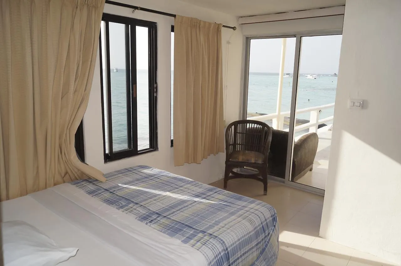 Chichis And Charlies Beachfront Hotel Isla Mujeres