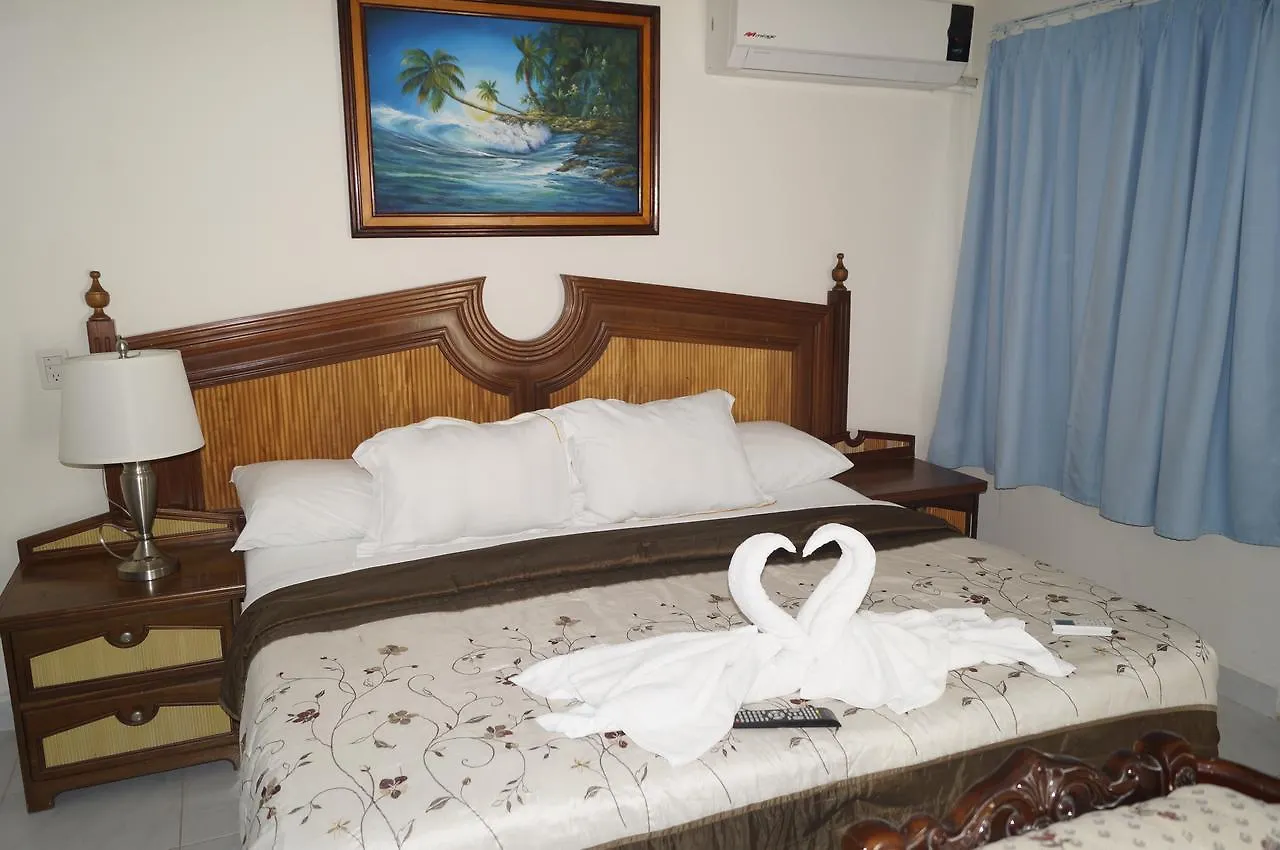 Chichis And Charlies Beachfront Hotel Isla Mujeres