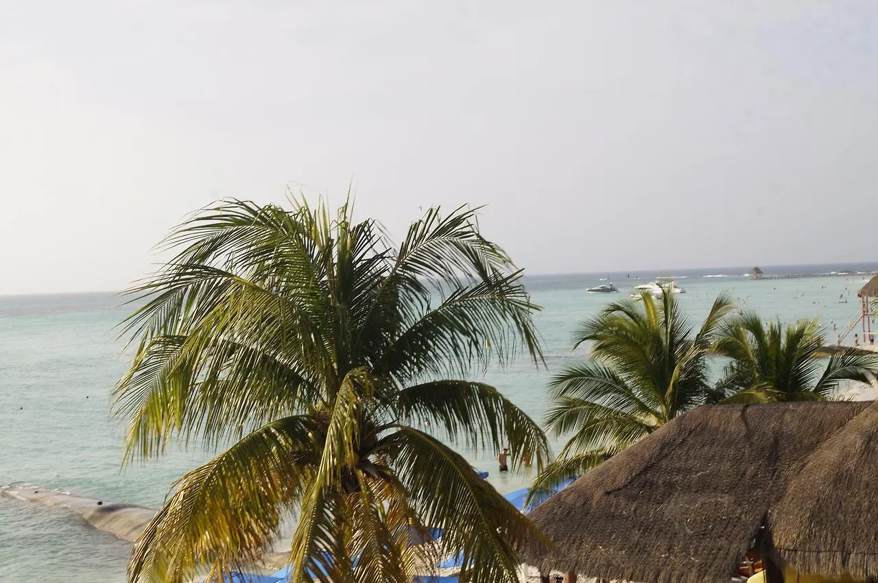Chichis And Charlies Beachfront Hotel Isla Mujeres