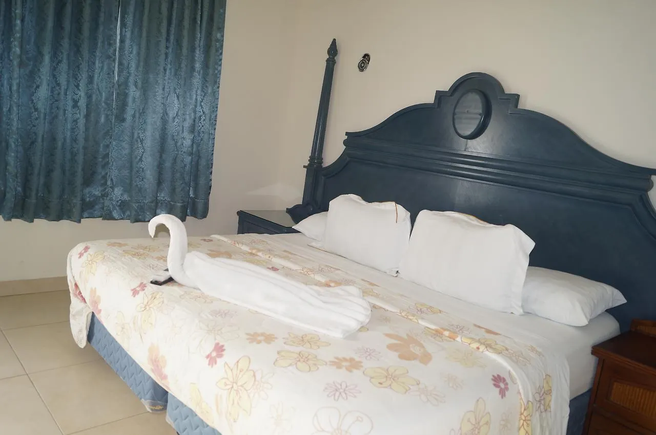 Chichis And Charlies Beachfront Hotel Isla Mujeres