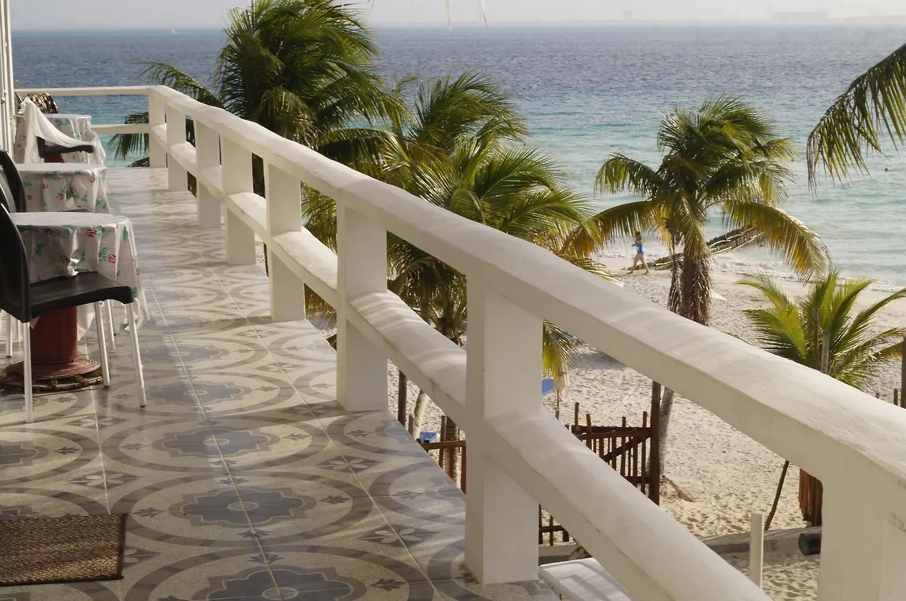 Chichis And Charlies Beachfront Hotel Isla Mujeres